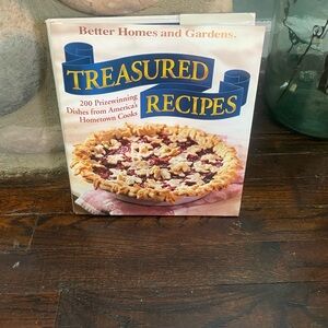 Better Homes and Gardens Treasured Recipes Cookbook